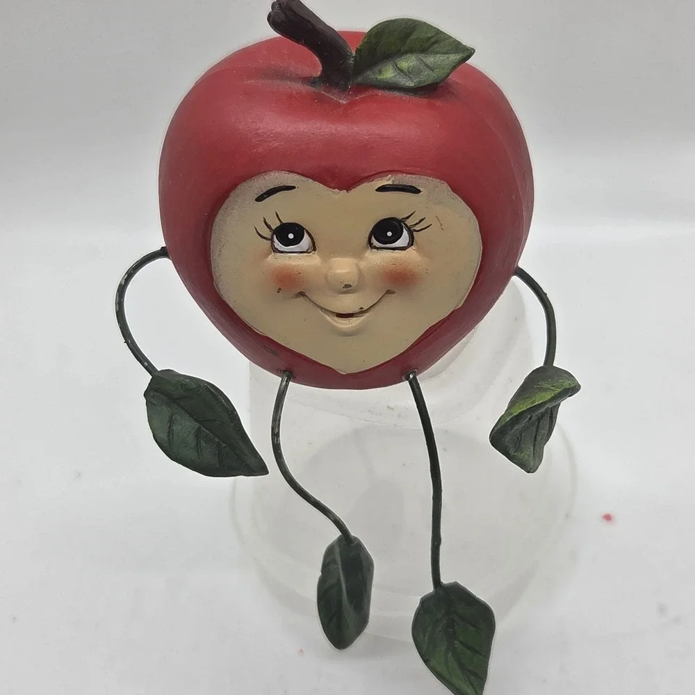 VTG Collections Etc Anthropomorphic Red‎ Apple Resin Shelf Sitter Wire Limbs